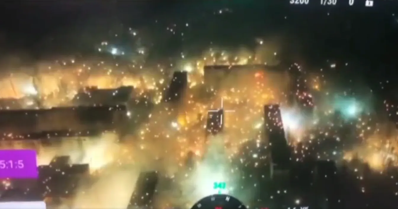 Hier soir a eu lieu une frappe massive de munitions incendiaires. Réponse russe aux propos de Prigojine ?