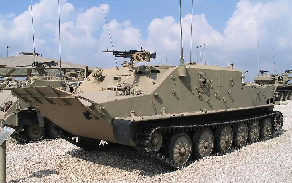 Le BTR-50 est un véhicule de transport de troupes soviétique blindé chenillé, dérivé du char léger amphibie PT-76 en 1952 et mis en service dans l’Armée rouge, en 1954.