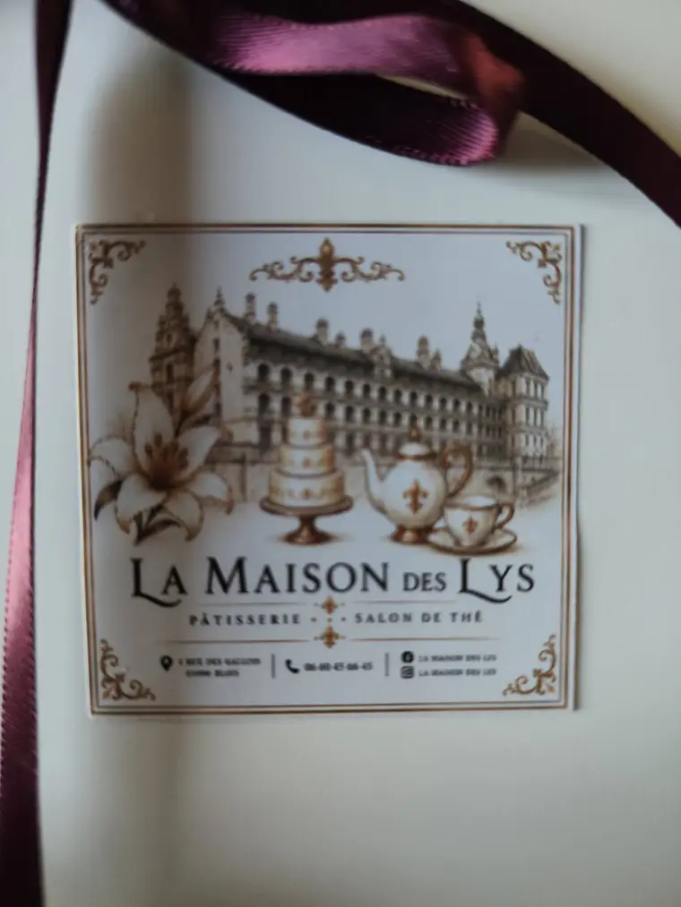 "La maison des Lys" au 1 rue Gallois chez Amine Nuroyan.
